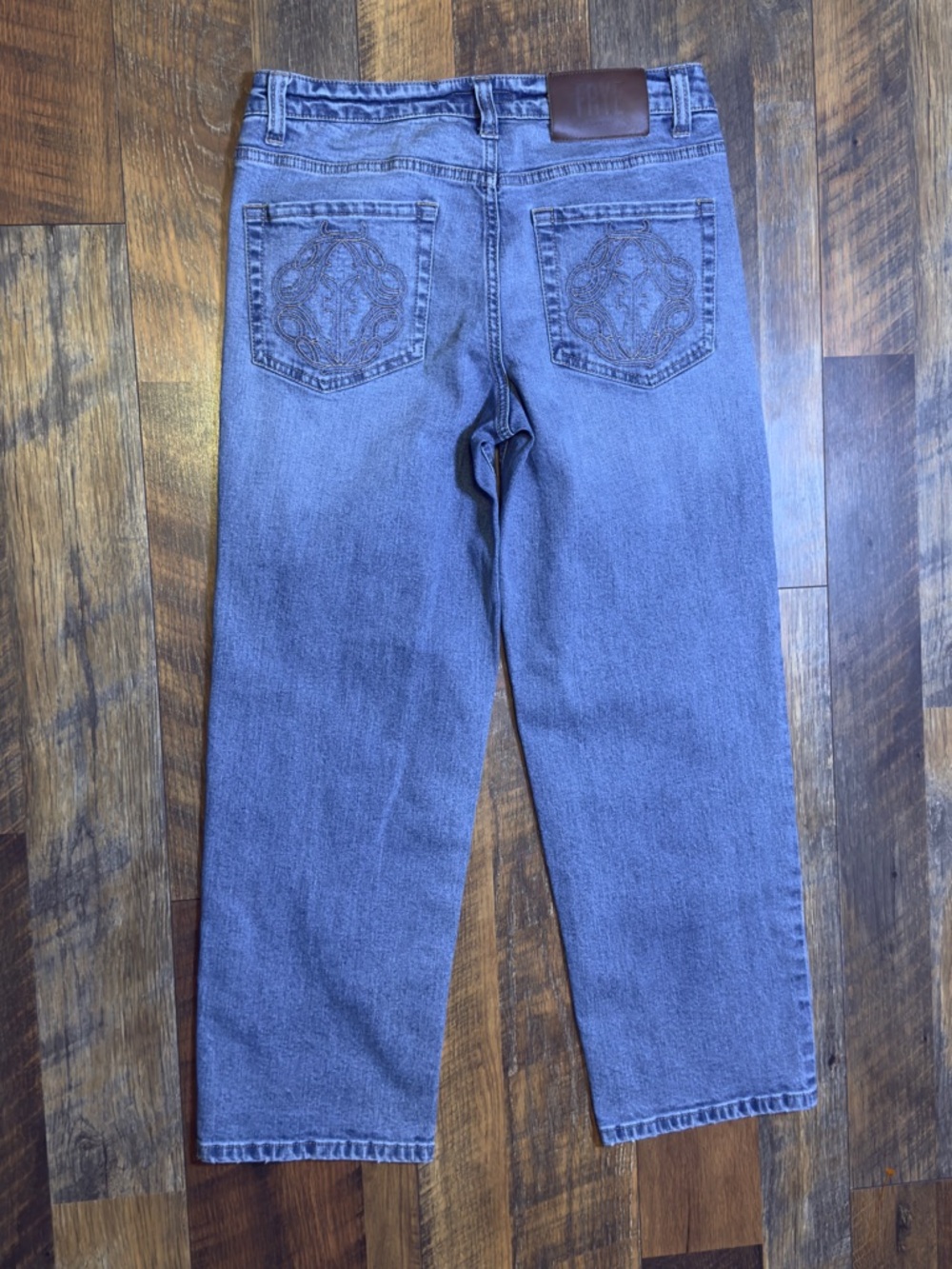 Frye Cropped Straight Jeans Embroidered Back Pockets Size 26